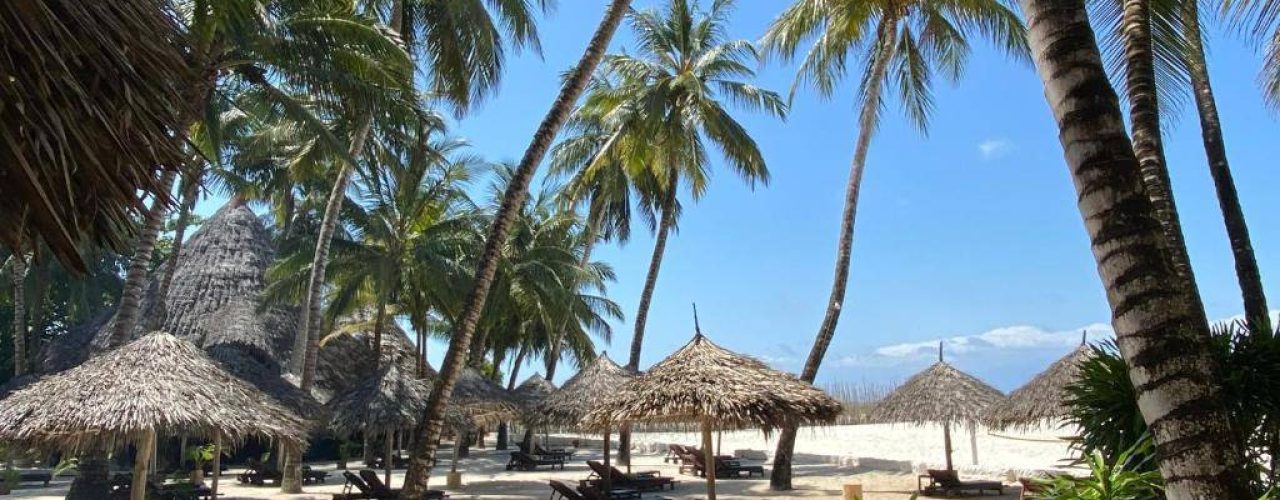 PINEWOOD BEACH RESORT & SPA (7)